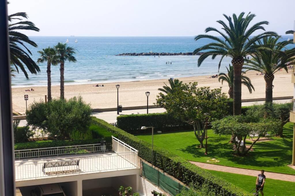 Apartamento Recien Reformado En Primera Linea Con Vistas A La Playa De La Almadraba Benicassim Ngoại thất bức ảnh
